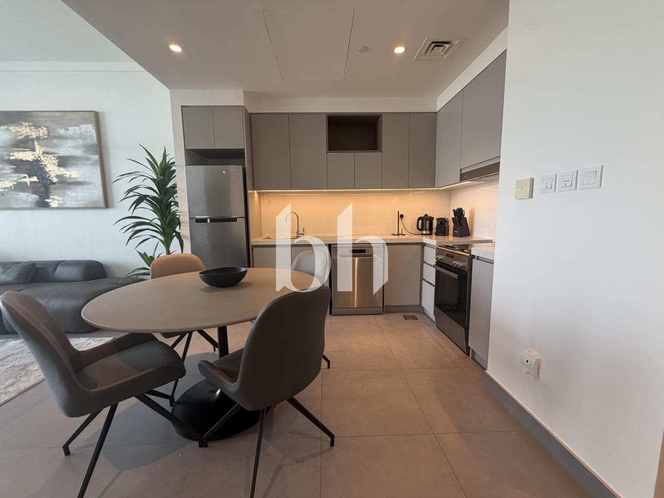 2 Bedrooms Apartment in Creek Gate Tower 2 - photo 2