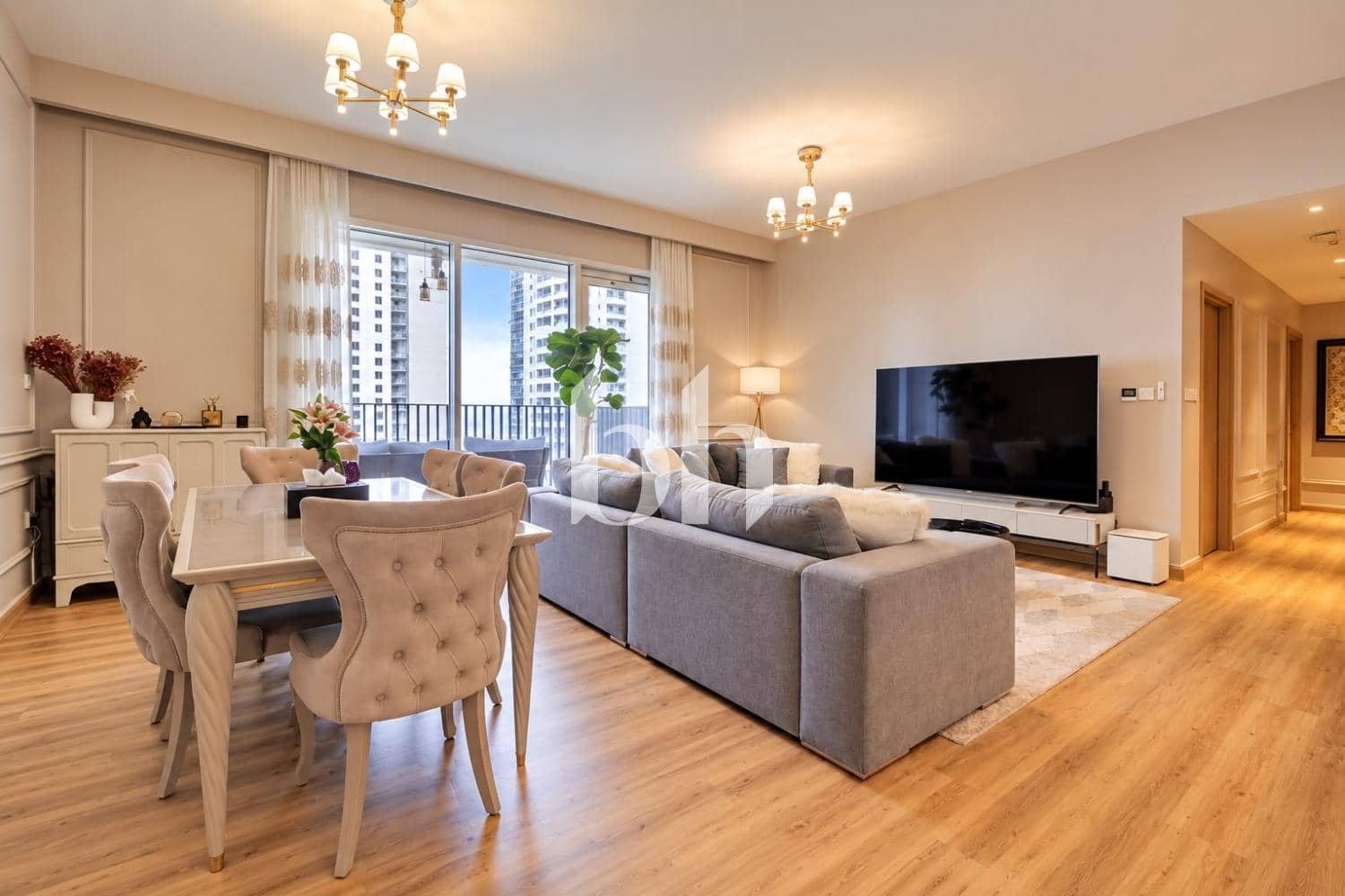 3 Bedroom Apartment in Creek Horizon Tower 1 - photo 2