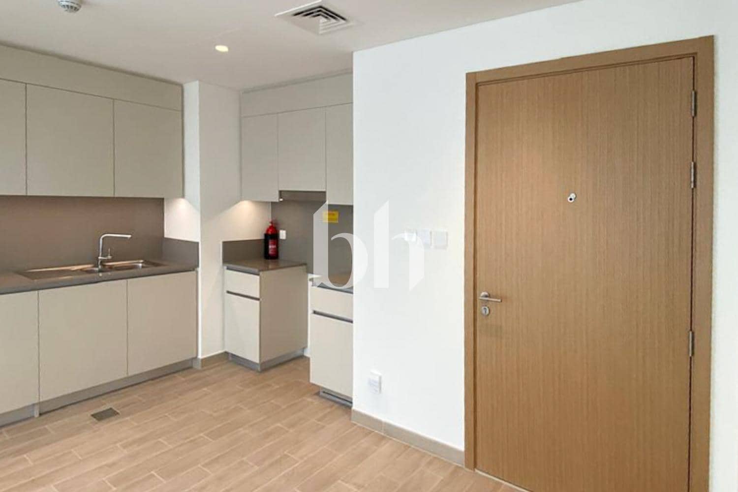 2 Bedroom Apartment in Breeze Building 2 - photo 2