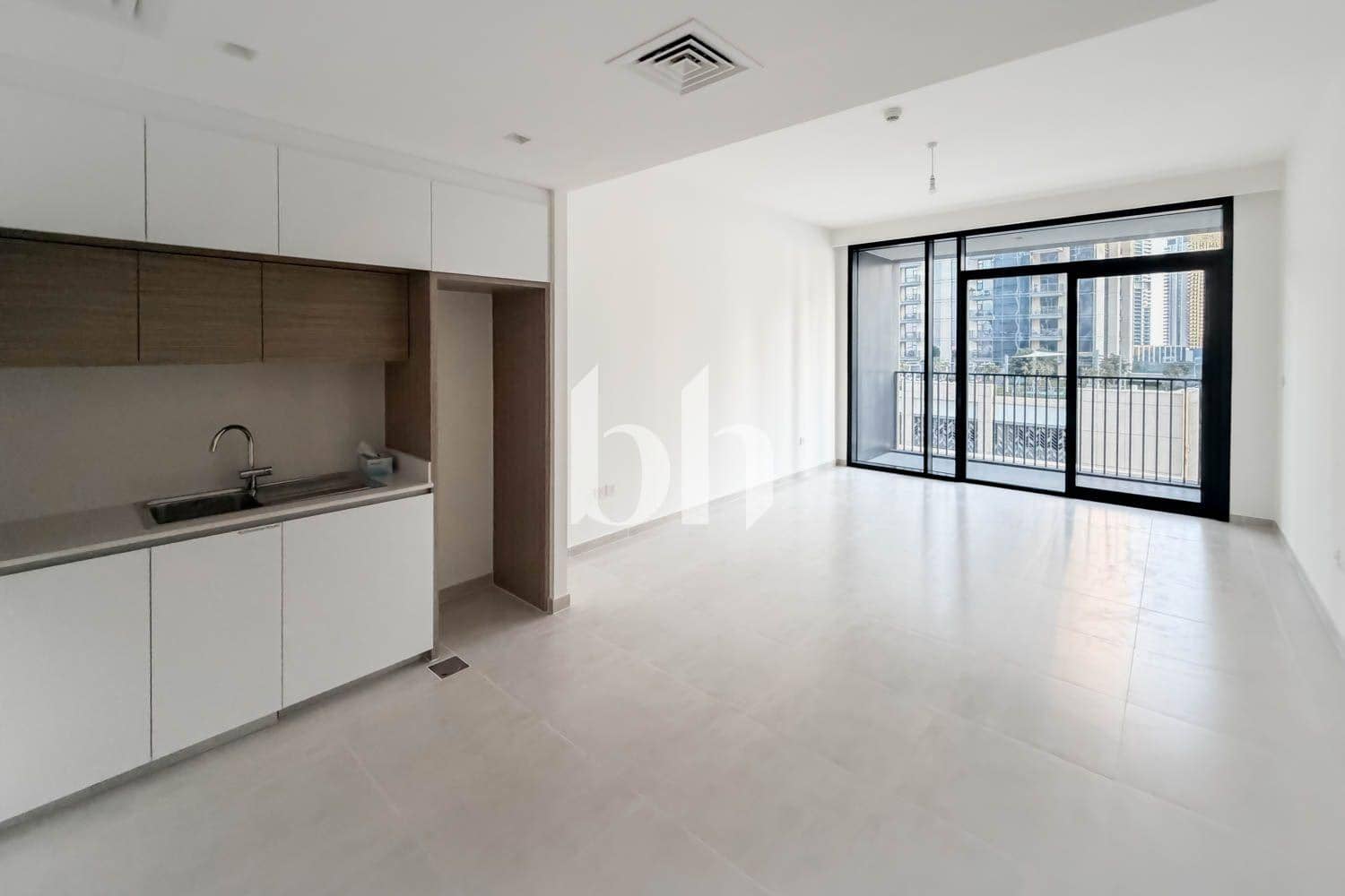 1 Bedroom Apartment in Creek Edge Tower 2 - photo 2