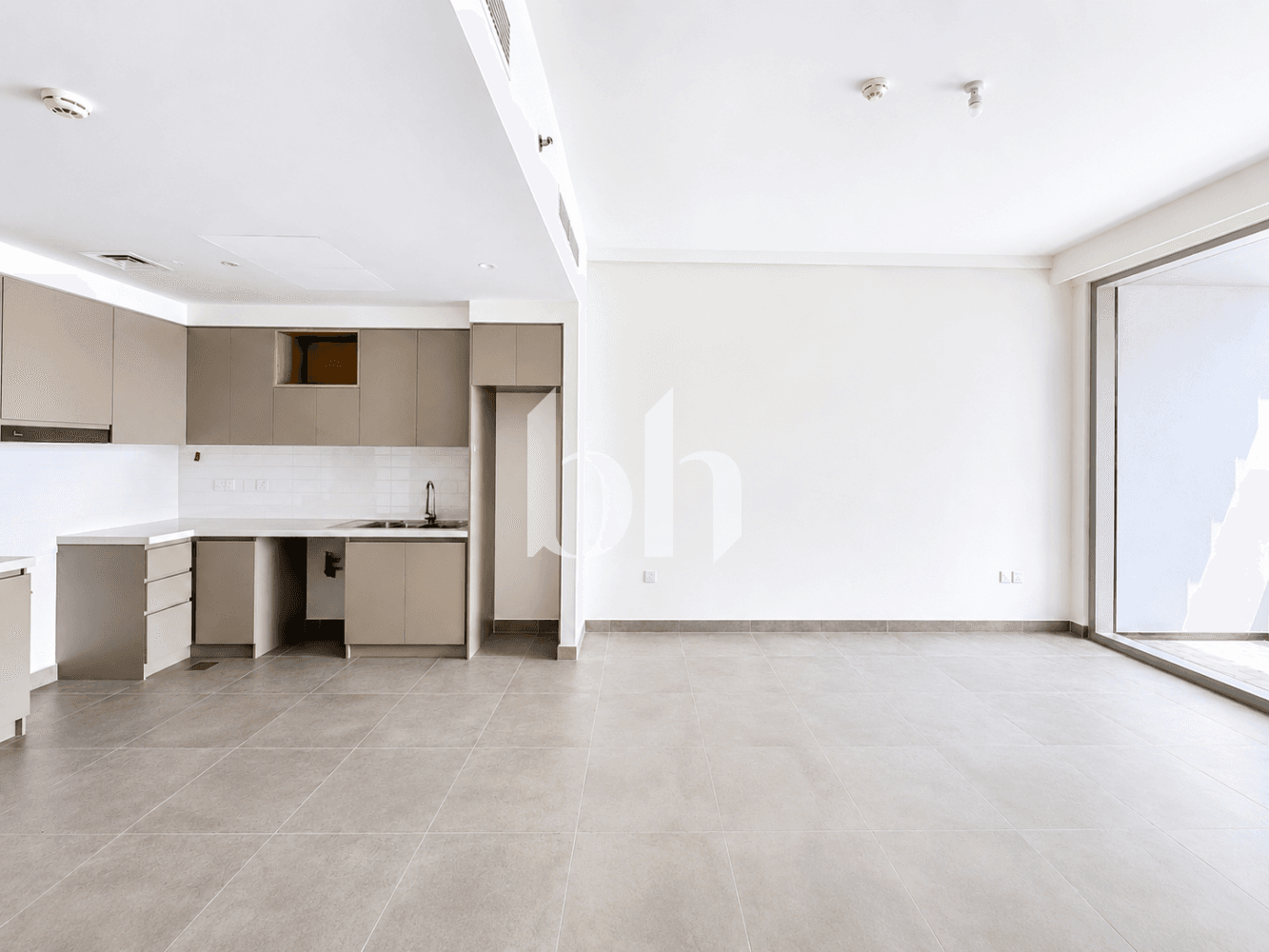 2 Bedroom Apartment in Creek Gate Tower 2 - photo 2