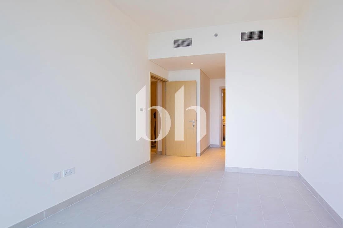 3 Bedrooms Apartment in Creek Rise Tower 1 - photo 2