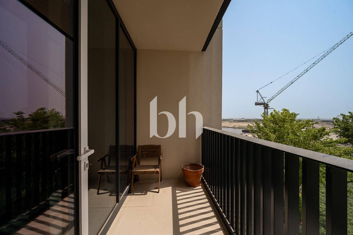 1 Bedroom Apartment in Harbour Gate Tower 1 - photo 2
