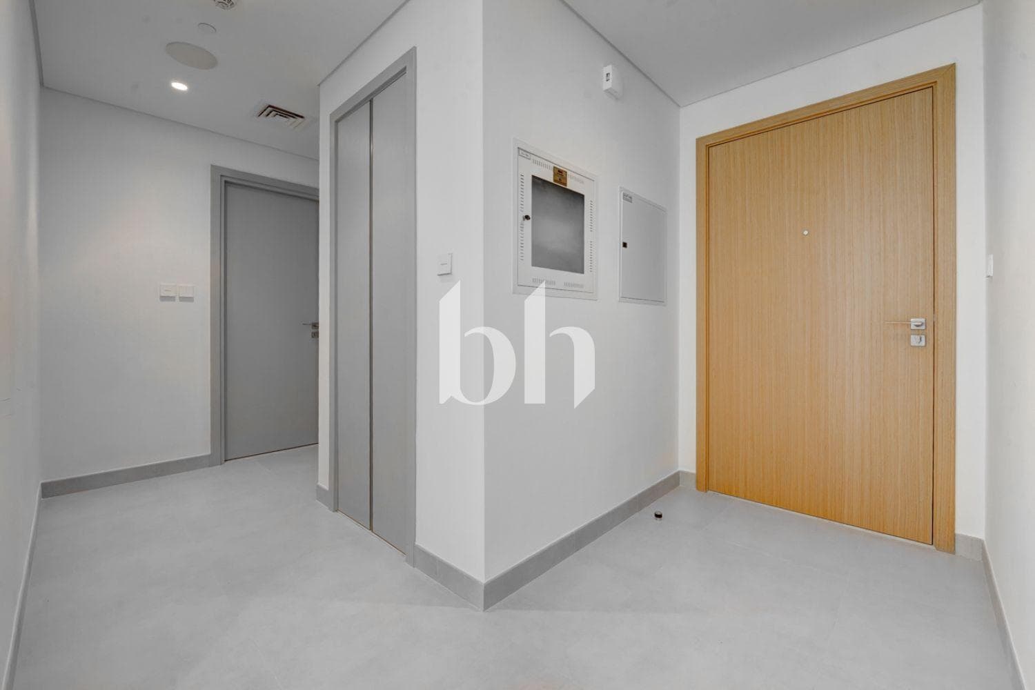 2 Bedrooms Apartment in Creek Crescent