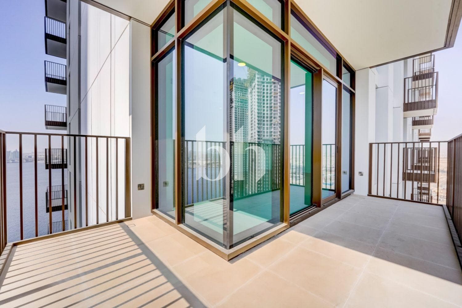 2 Bedrooms Apartment in Creek Crescent - photo 2