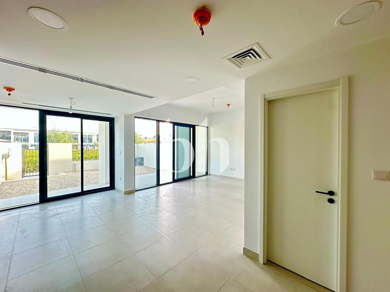 3 Bedrooms Townhouse in Shams Townhouses - photo 1