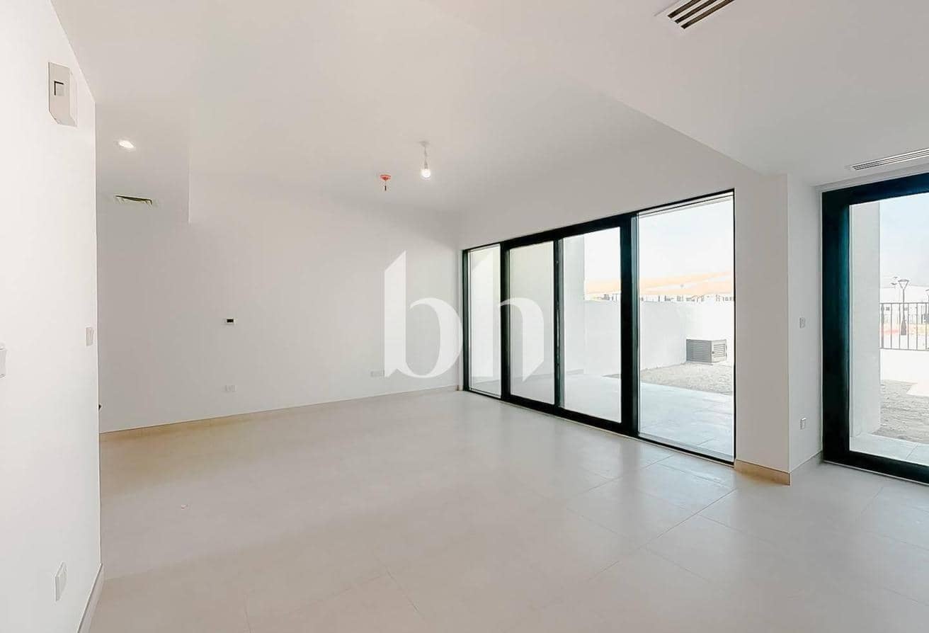 3 Bedroom Townhouse in Shams Townhouses - photo 1