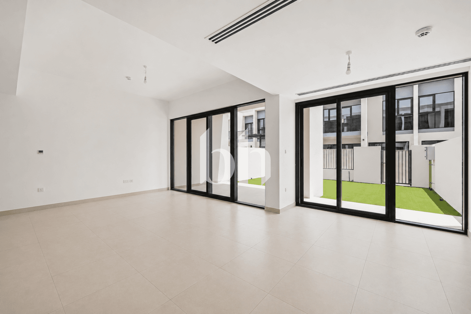 3 Bedroom Townhouse in Shams Townhouses - photo 2