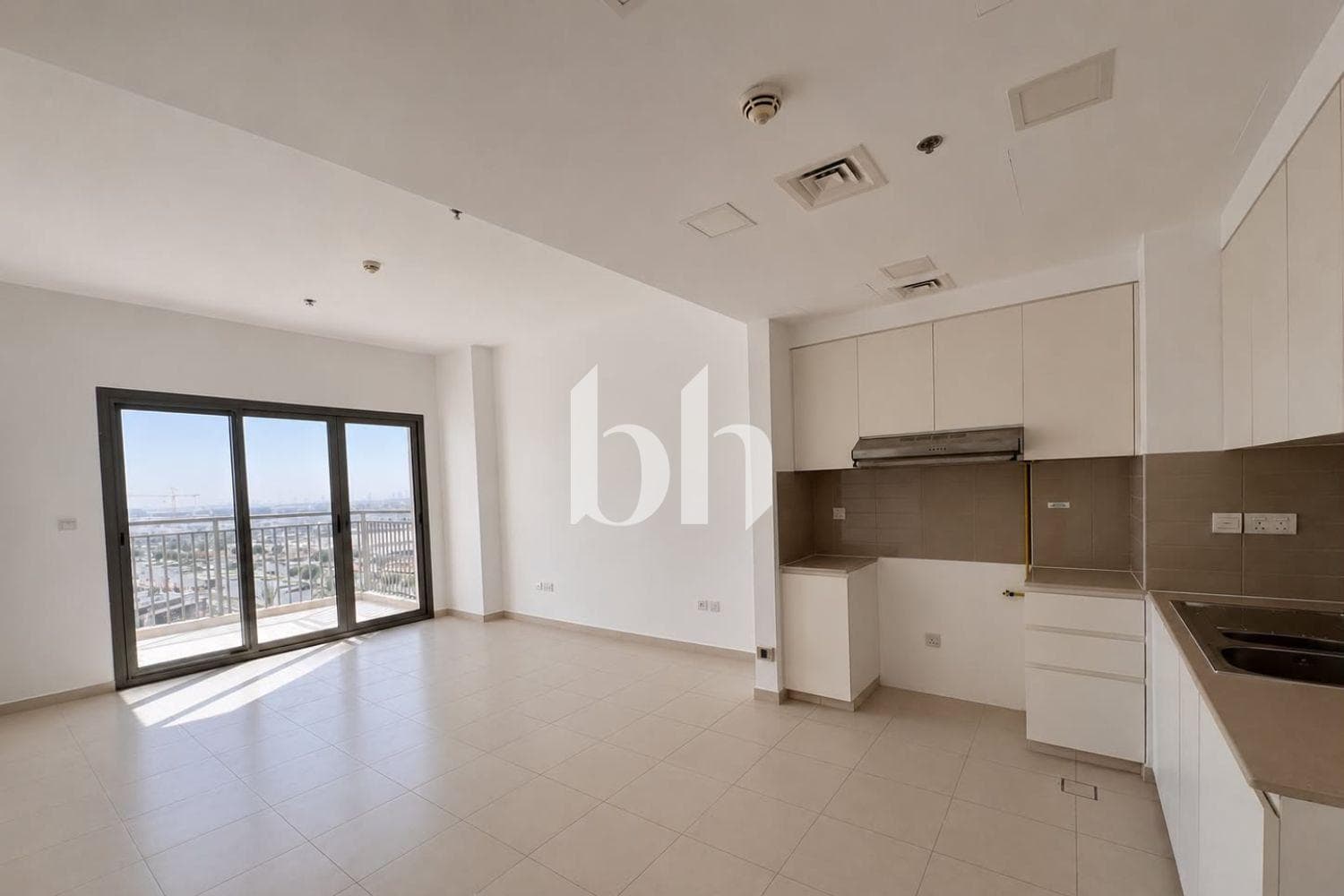 2 Bedroom Apartment in Zahra Apartments 2B - photo 1