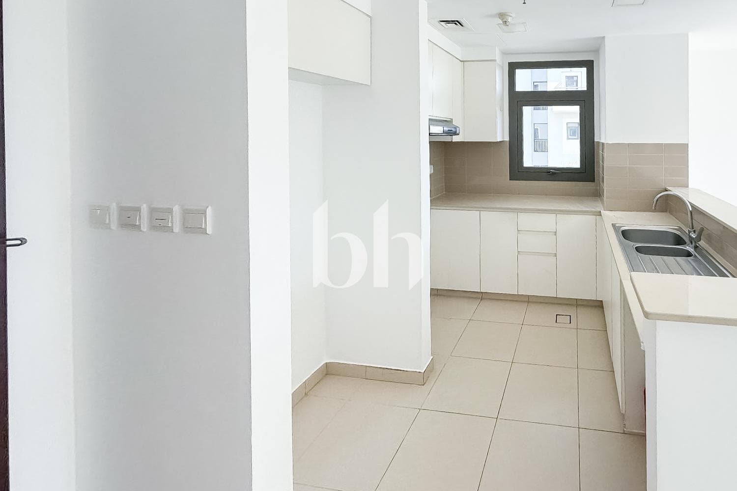 3 Bedroom Apartment in Zahra Apartments 1A - photo 2