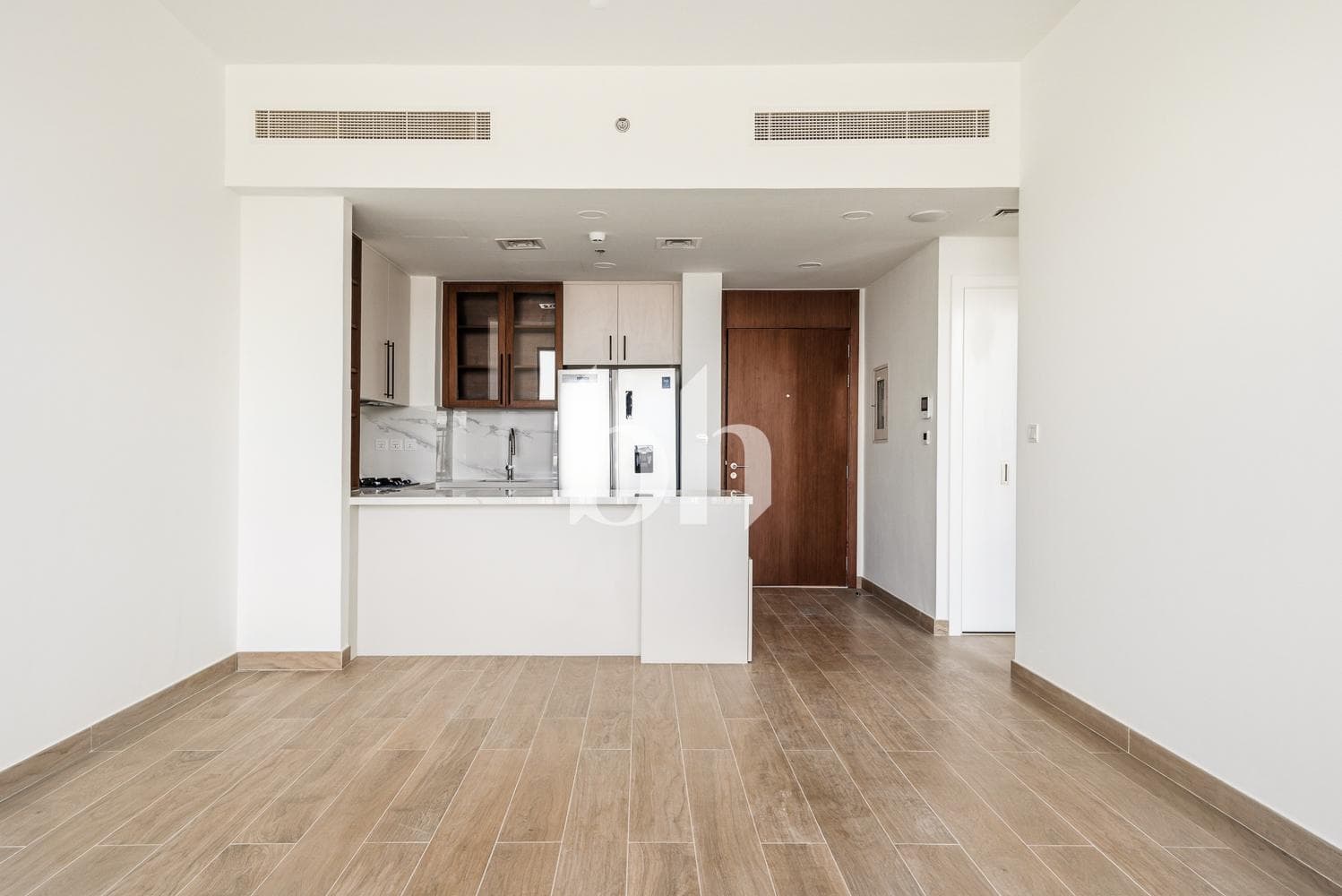 2 Bedrooms Apartment in Holland Gardens - photo 1