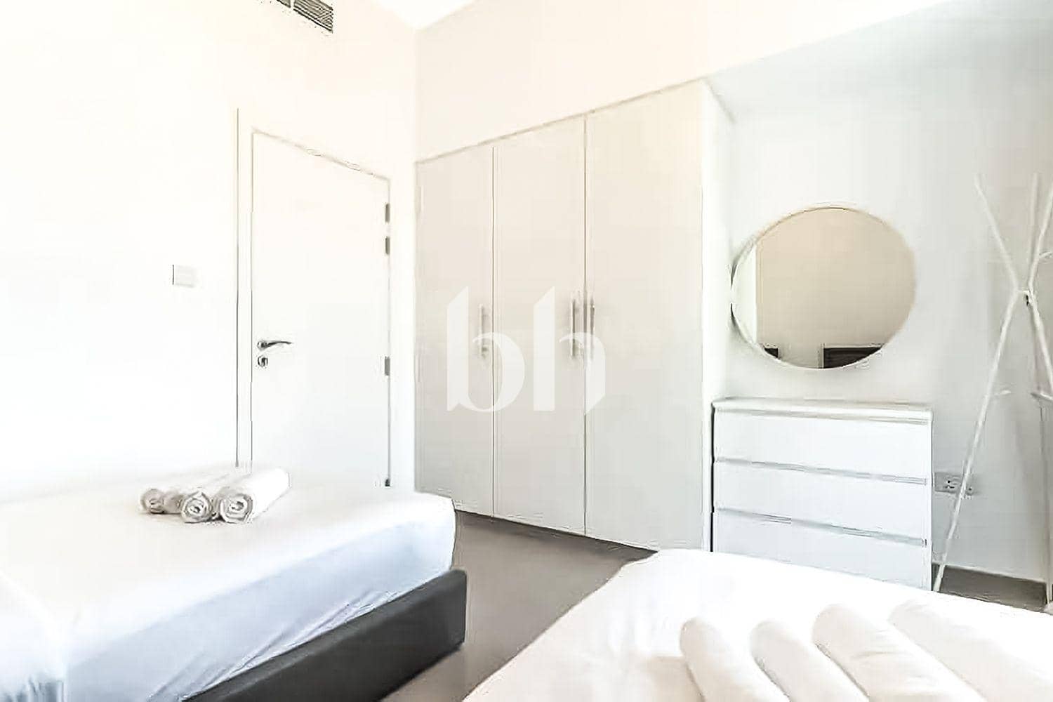 2 Bedroom Apartment in Zahra Breeze Apartments 4A - photo 2