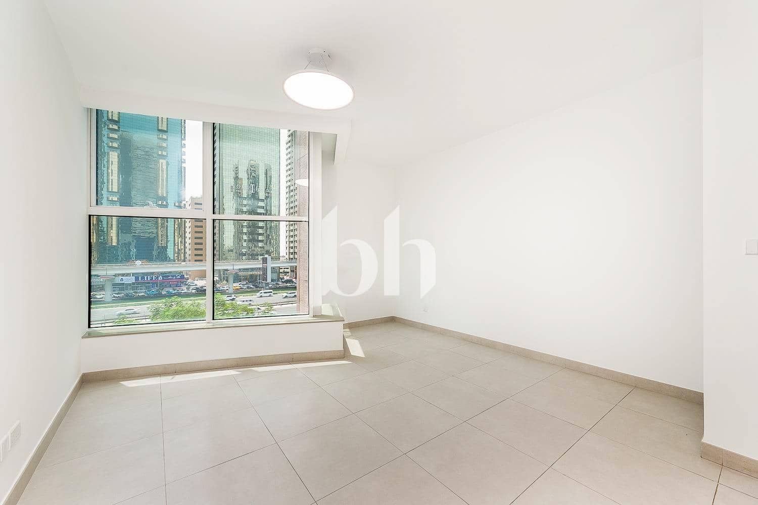 Studio Apartment in DXB Tower - photo 1