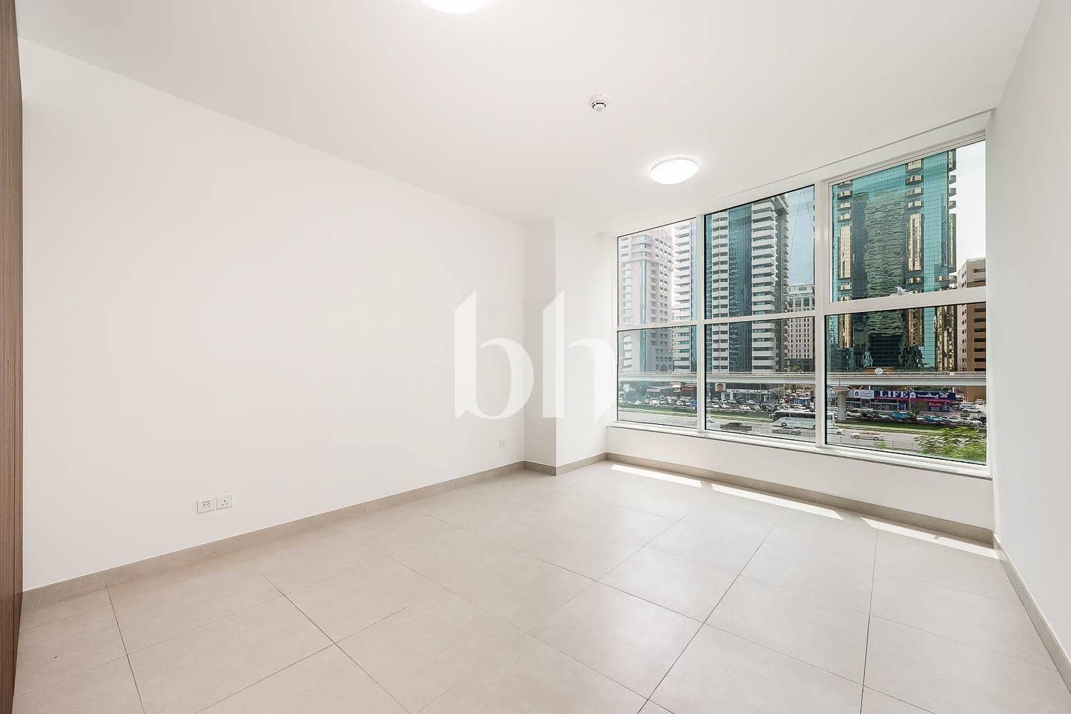 Studio Apartment in DXB Tower - photo 2