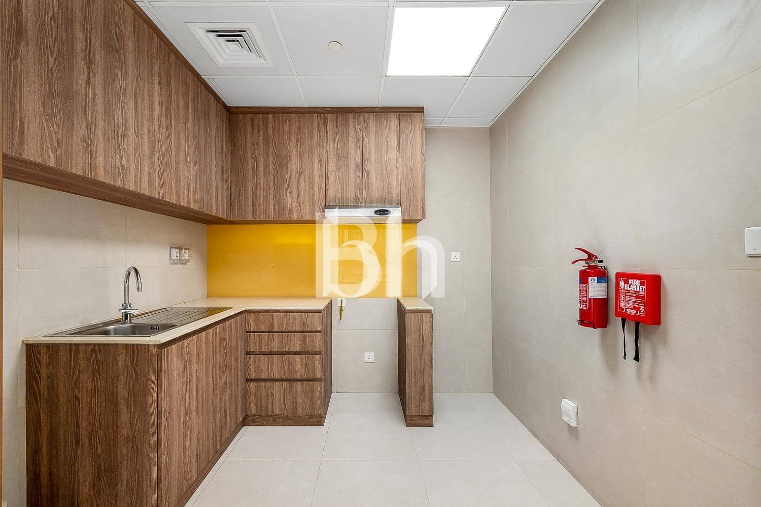 Studio Apartment in DXB Tower - photo 1
