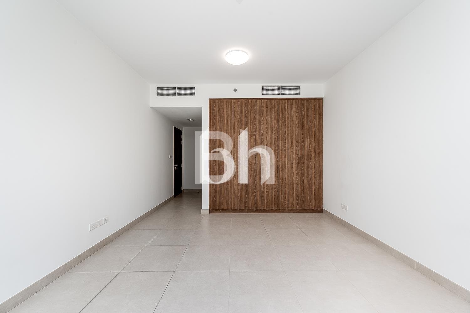1 Bedroom Apartment in DXB Tower - photo 2