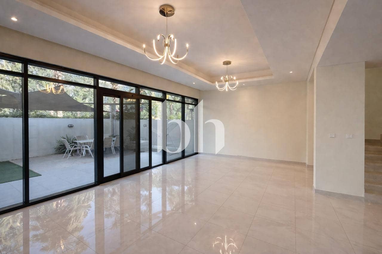 3 Bedroom Villa in Topanga - photo 2