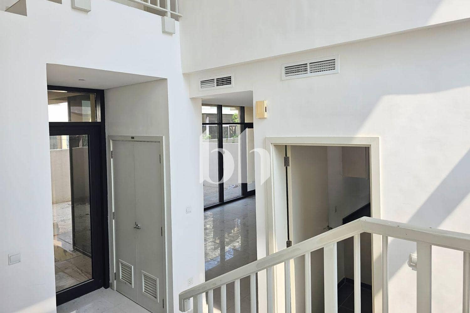 3 Bedroom Townhouse in Phoenix - photo 2