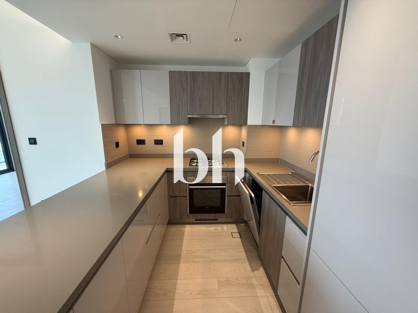2 Bedroom Apartment in Crest Grande - photo 2