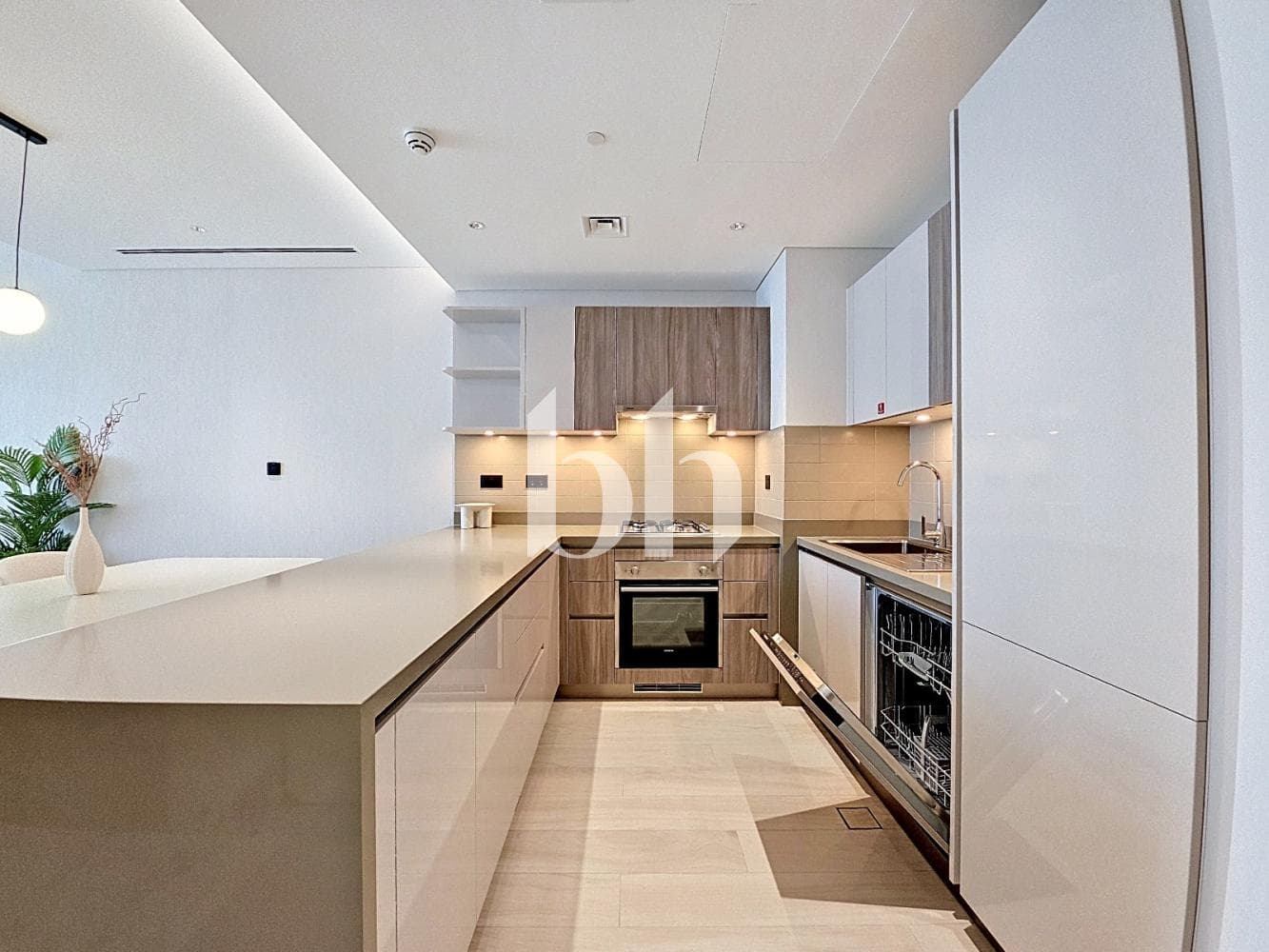 1 Bedroom Apartment in Crest Grande - photo 2