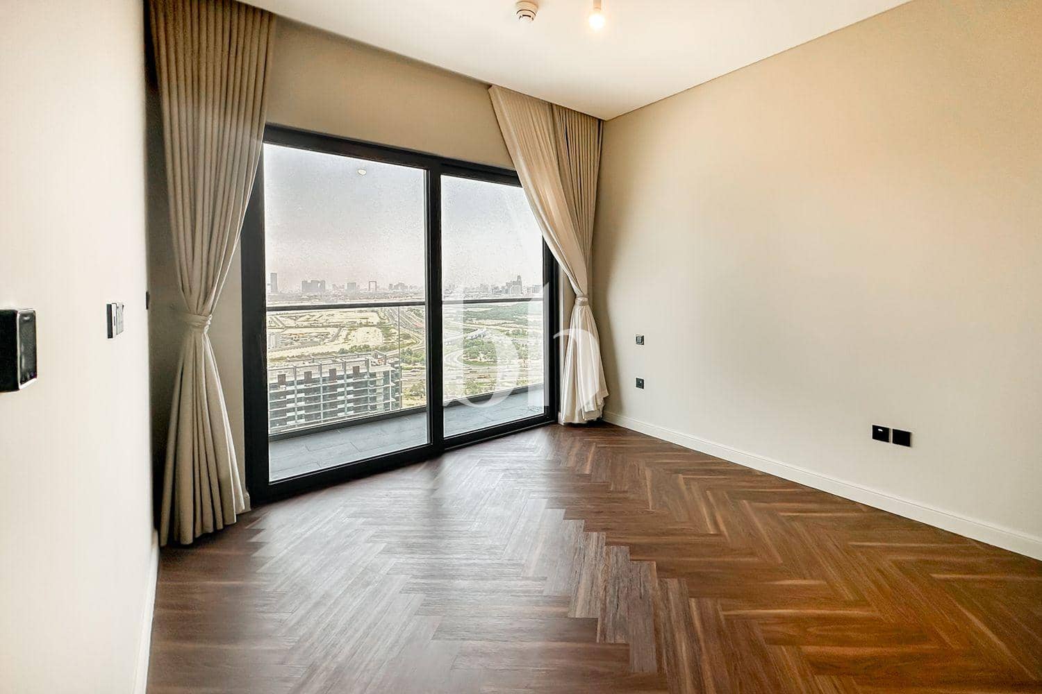 1 Bedroom Apartment in Crest Grande - photo 2
