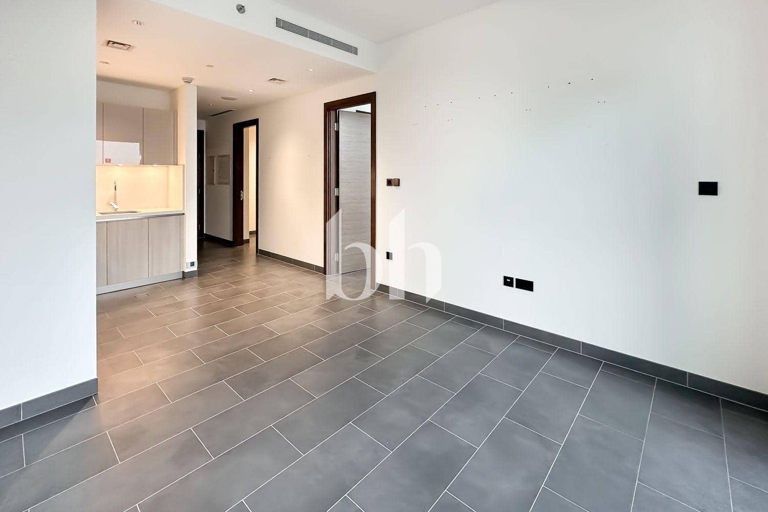1 Bedroom Apartment in The Crest Tower B - photo 2
