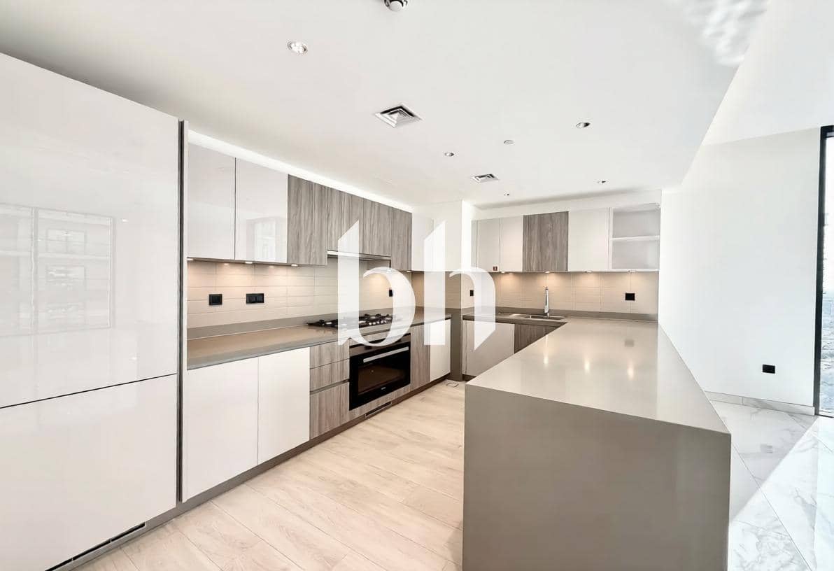 3 Bedroom Apartment in Crest Grande - photo 2