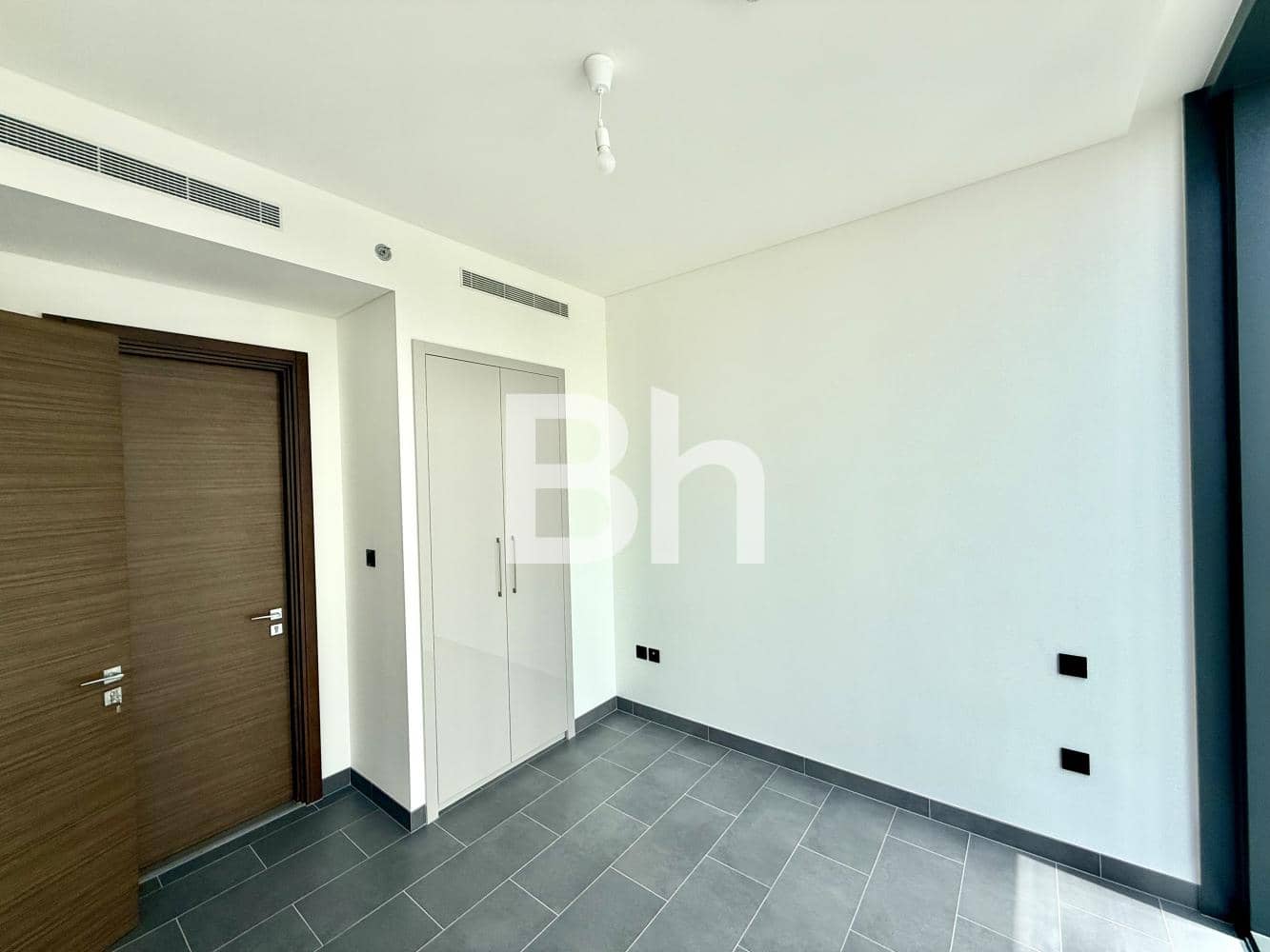 1 Bedroom Apartment in The Crest Tower C - photo 2