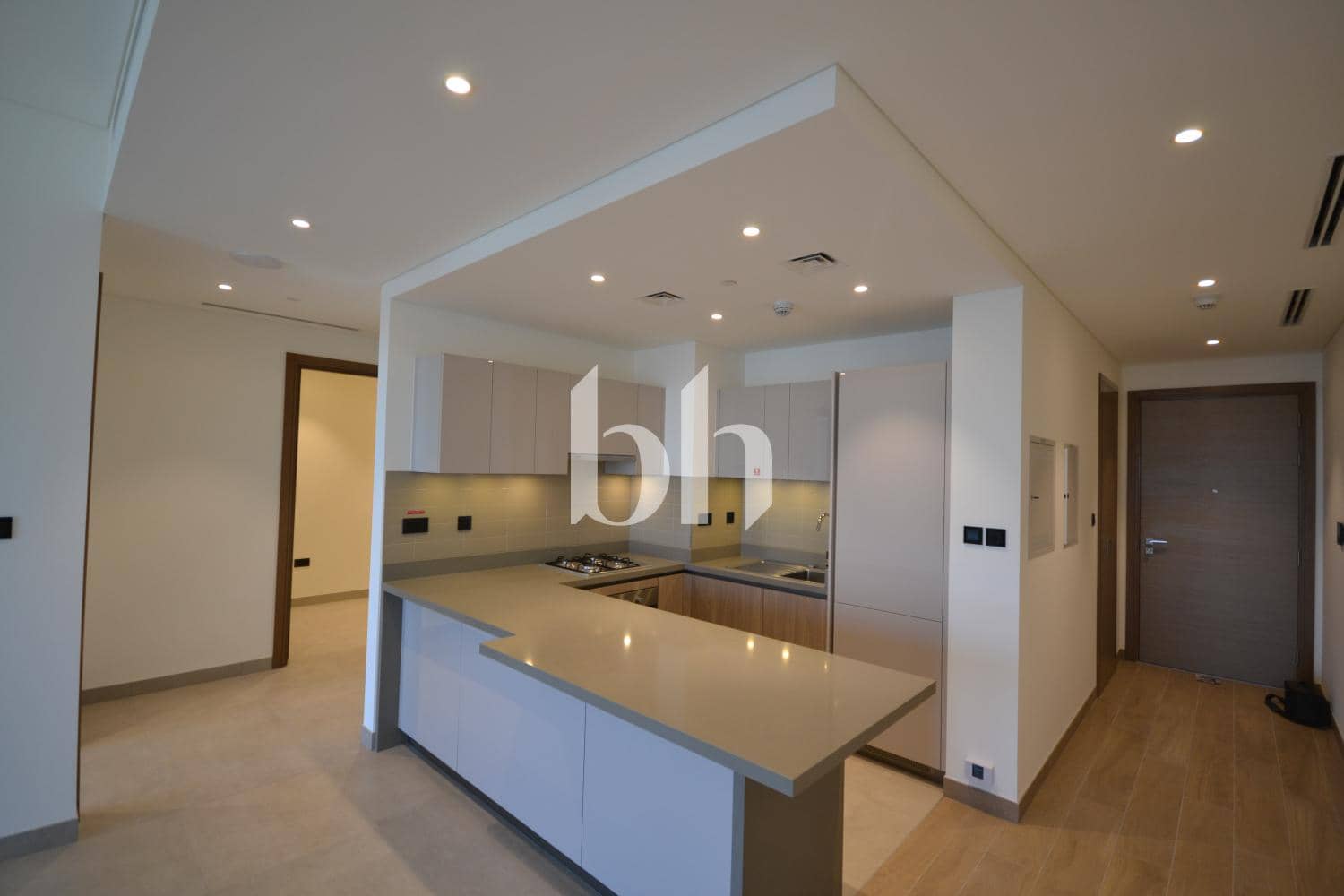 1 Bedroom Apartment in Waves Grande - photo 2