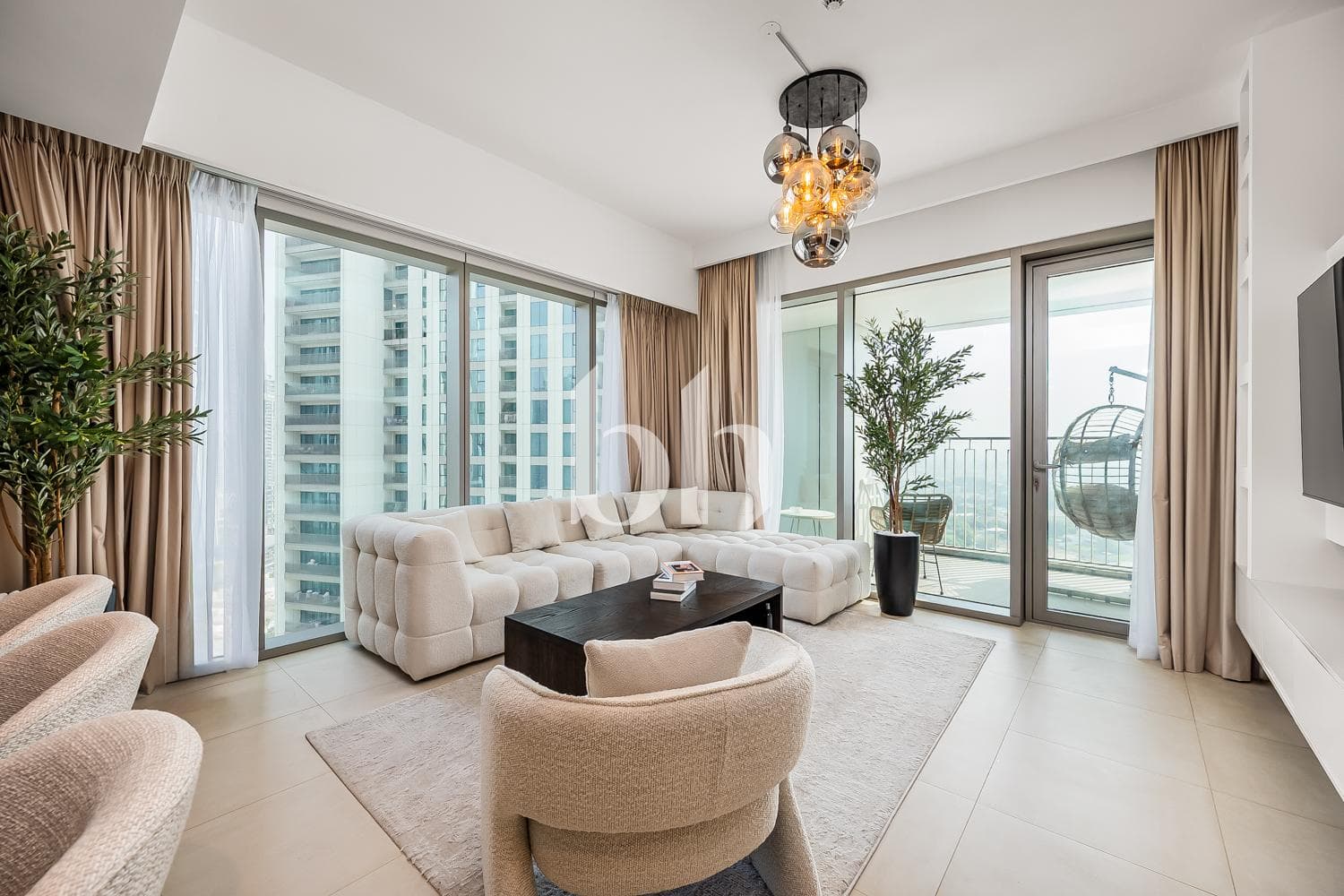 3 Bedrooms Apartment in Downtown Views II Tower 3