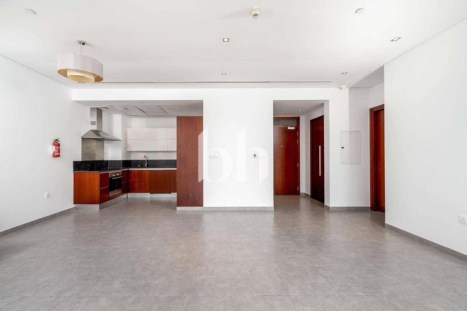 1 Bedroom Apartment in Maze Tower - photo 1