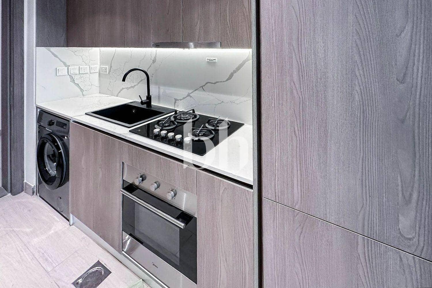 Studio Apartment in Laya Heights - photo 2