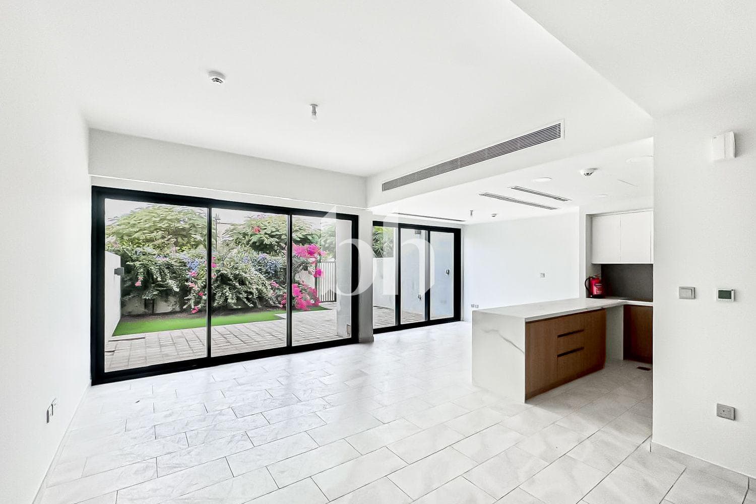 3 Bedroom Townhouse in La Rosa 5 - photo 1