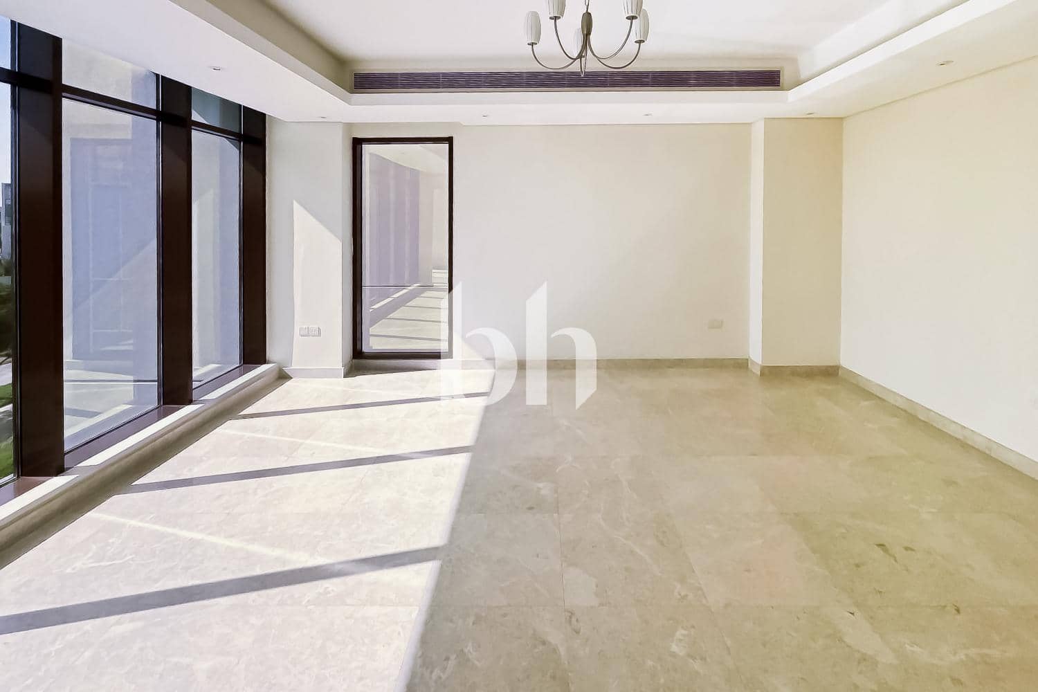 6 Bedroom Villa in Grand Views - photo 1