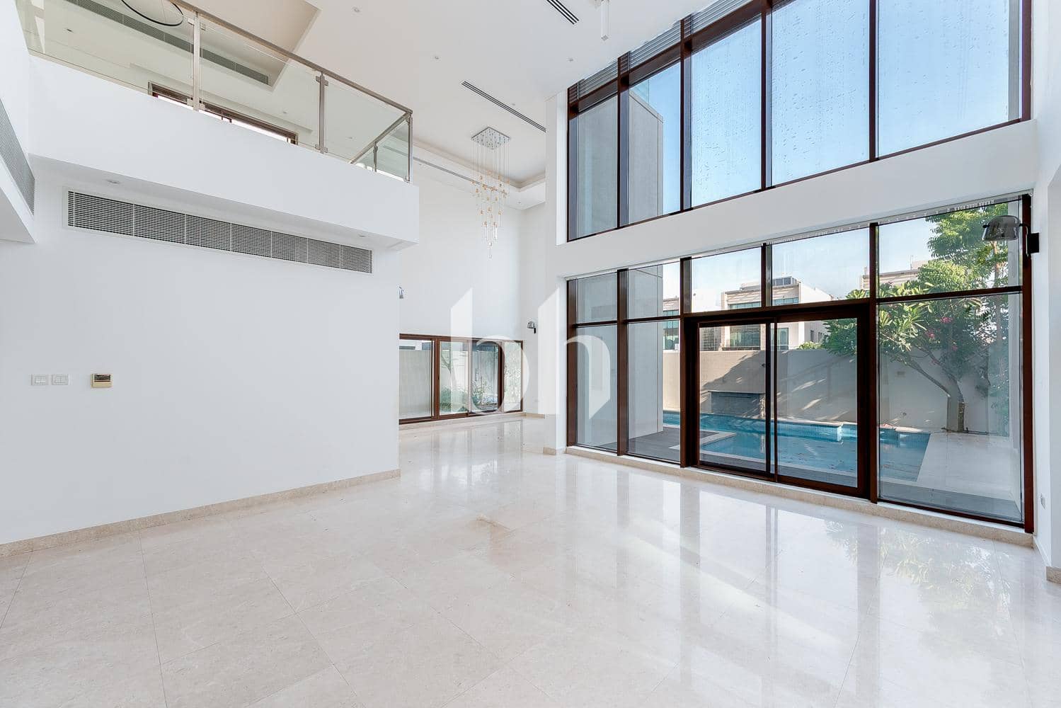 6 Bedroom Villa in Grand Views - photo 1