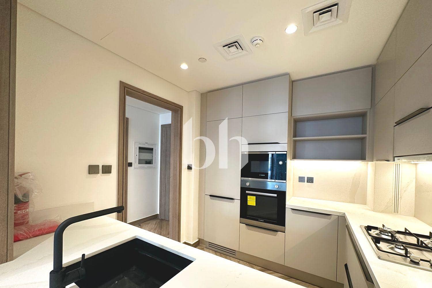 1 Bedroom Apartment in 399 Hills Park B - photo 2