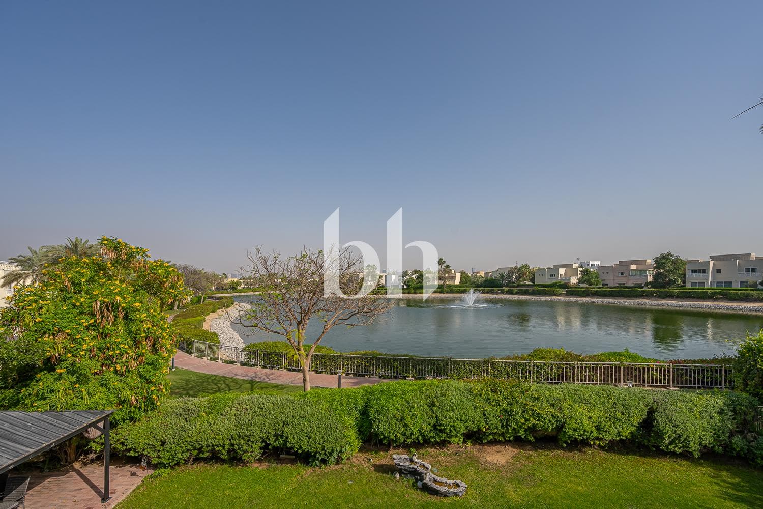 5 Bedroom Villa in Meadows 5 - photo 2