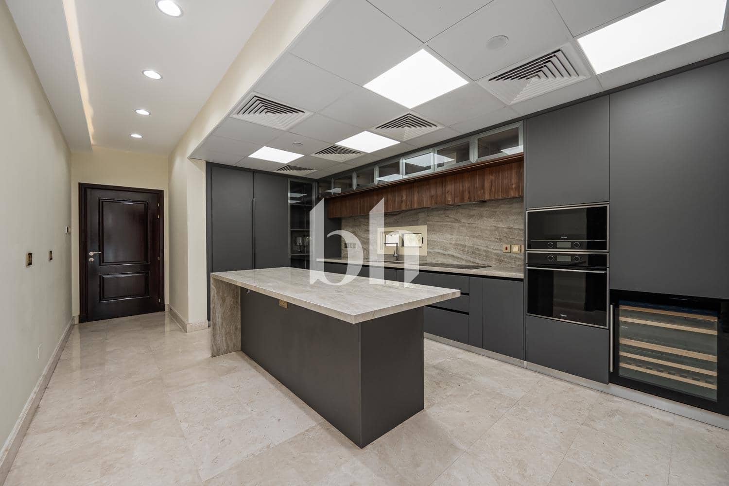 5 Bedroom Villa in Meadows 5 - photo 1