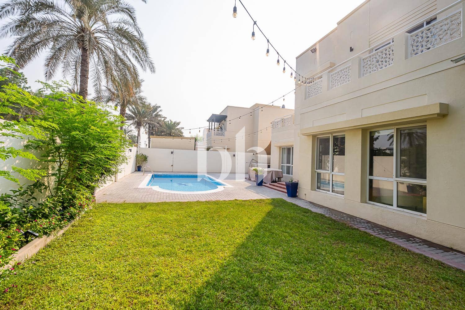 6 Bedroom Villa in Meadows 1 - photo 1