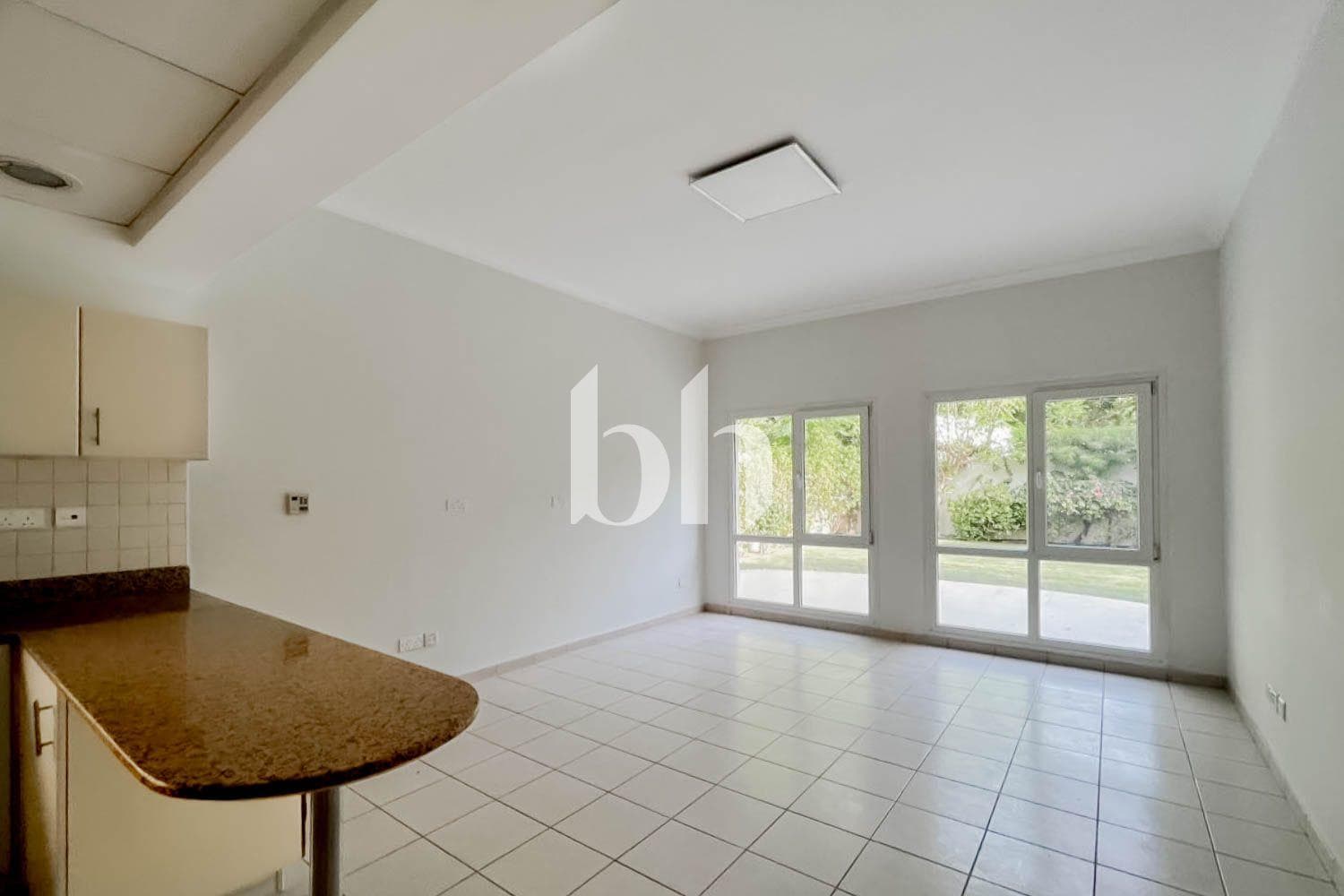 5 Bedrooms Villa in Meadows 1 - photo 1