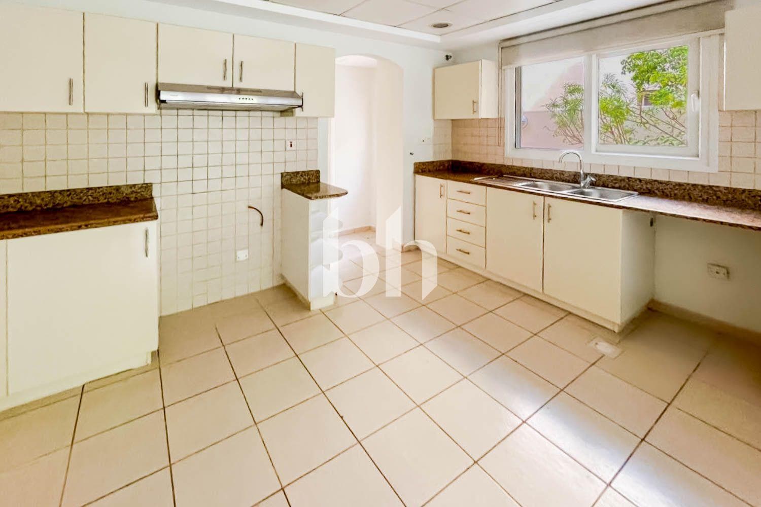 5 Bedrooms Villa in Meadows 1 - photo 2