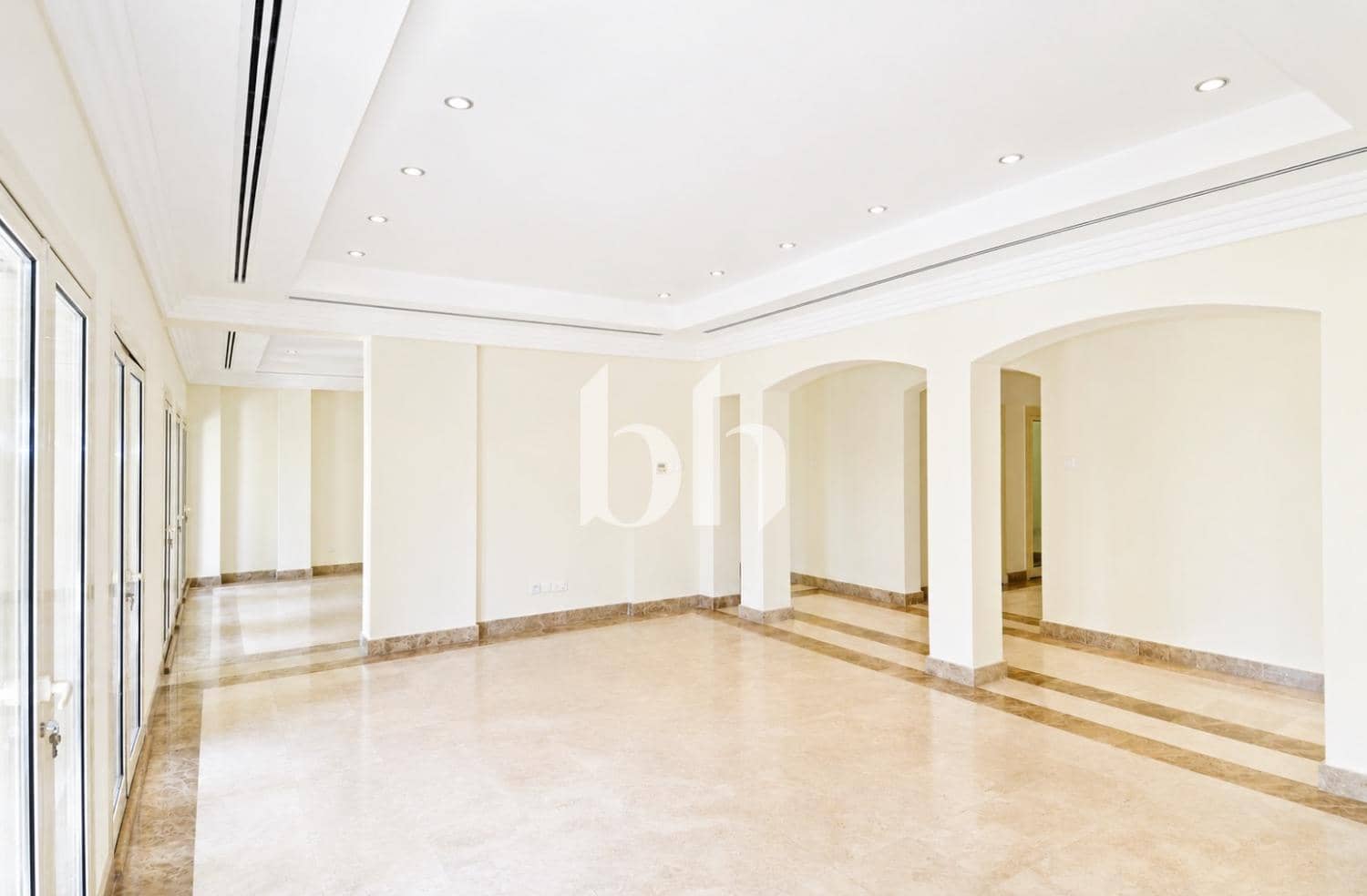 6 Bedroom Villa in Meadows 7 - photo 2