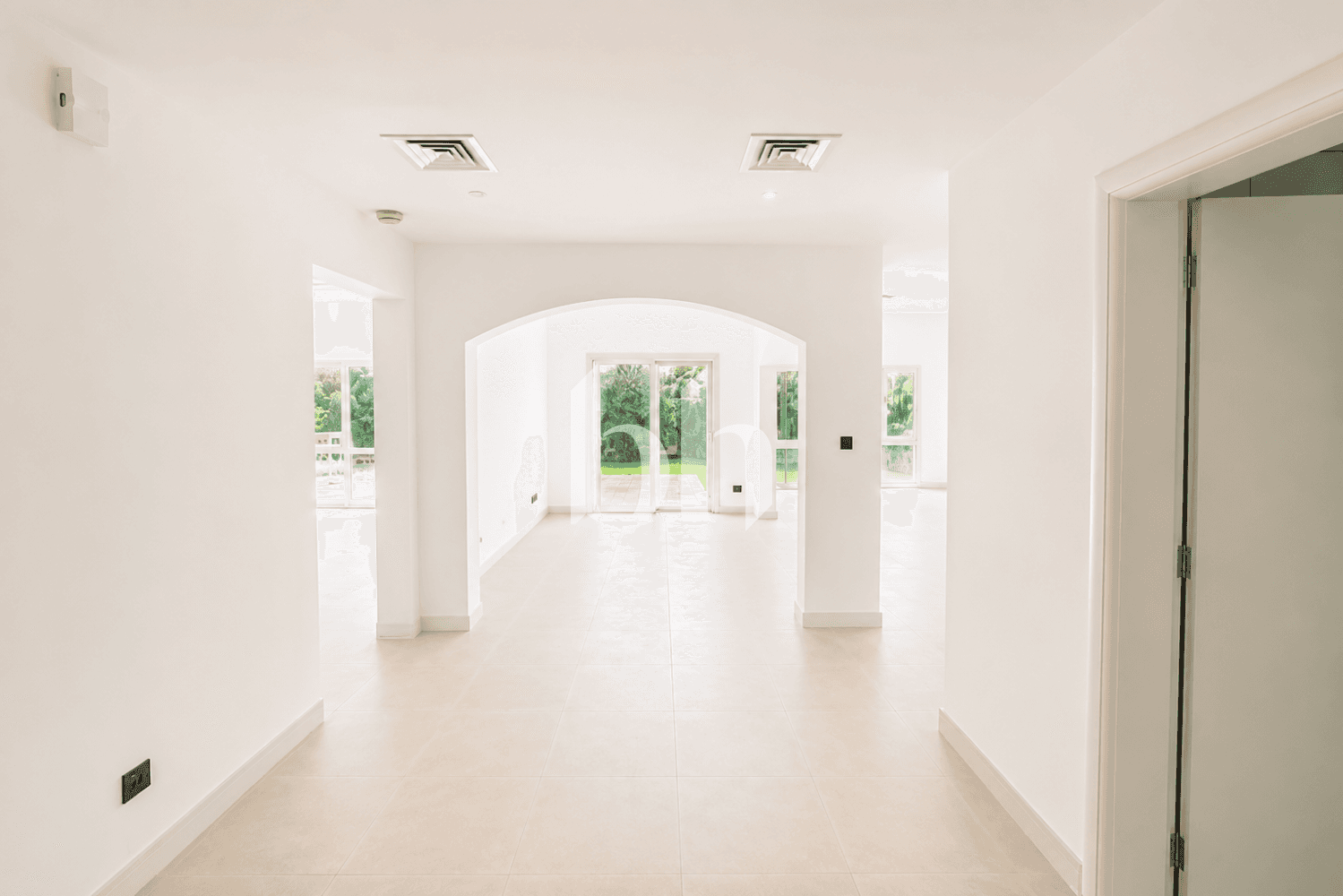 5 Bedroom Villa in Meadows 4 - photo 2