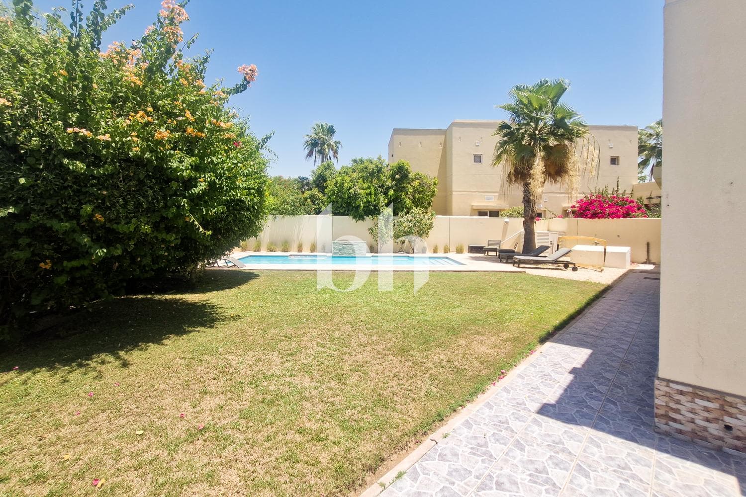 6 Bedroom Villa in Meadows 4