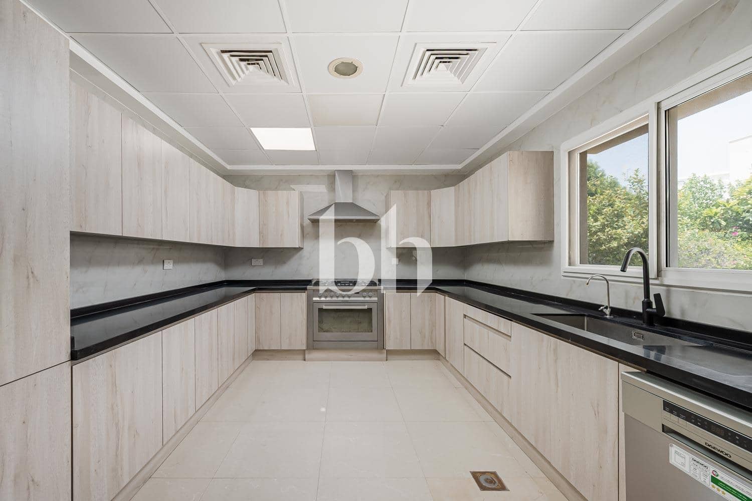 4 Bedroom Villa in Meadows 9 - photo 2