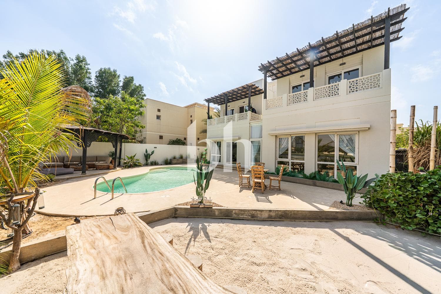5 Bedroom Villa in Meadows 9
