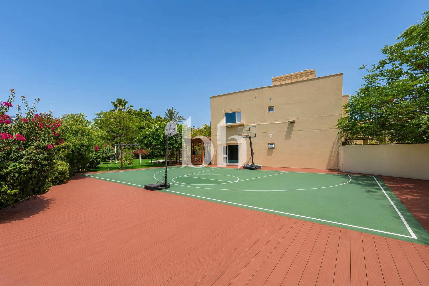 5 Bedroom Villa in Meadows 2 - photo 1