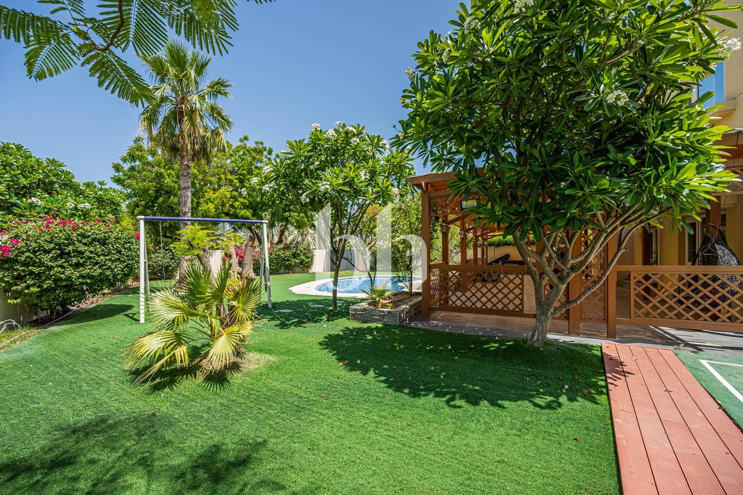 5 Bedroom Villa in Meadows 2 - photo 2