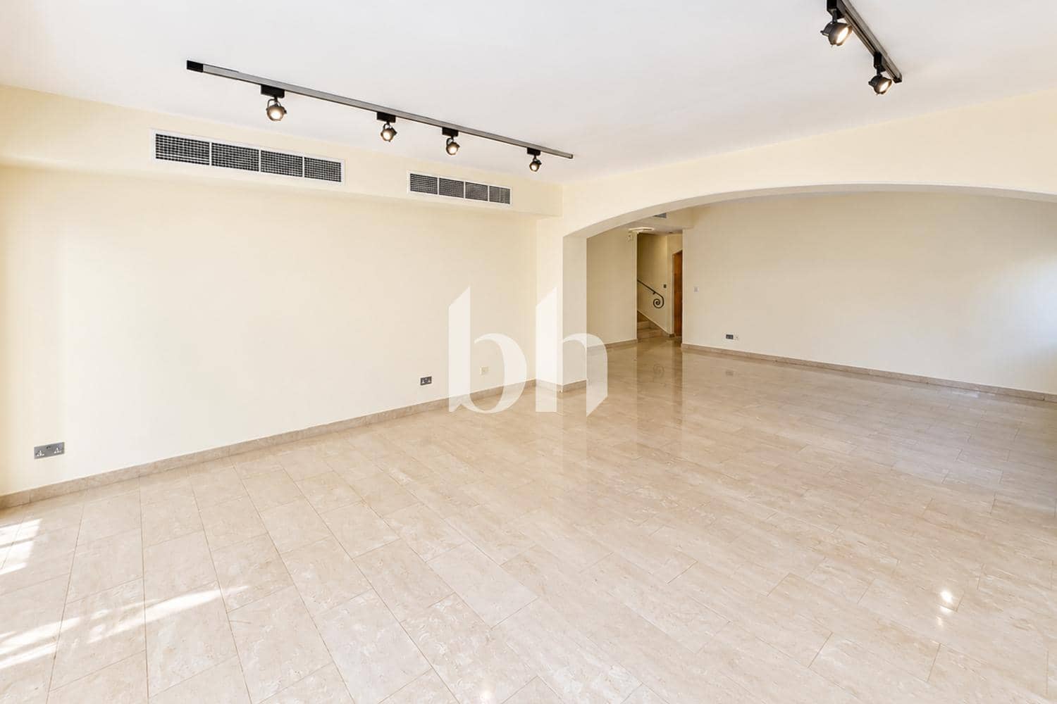 4 Bedroom Villa in Meadows 9 - photo 2