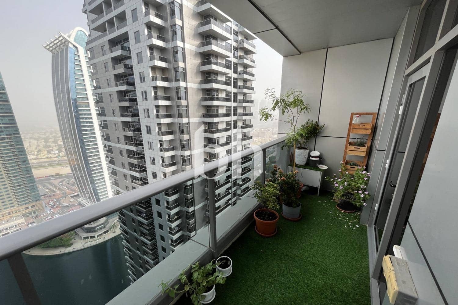 3 Bedroom Apartment in Green Lake Tower 3 - photo 2
